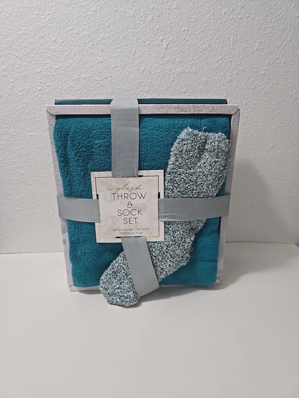Lush Teal Throw & Light Gray Cozy Sock Set